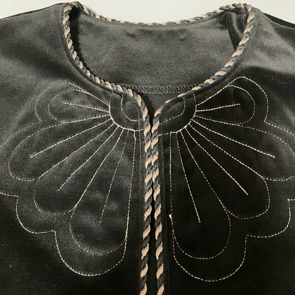 Vtg Black Velvet Vest M Metallic Sheen Rope Trim Embroidery - Picture 7 of 8